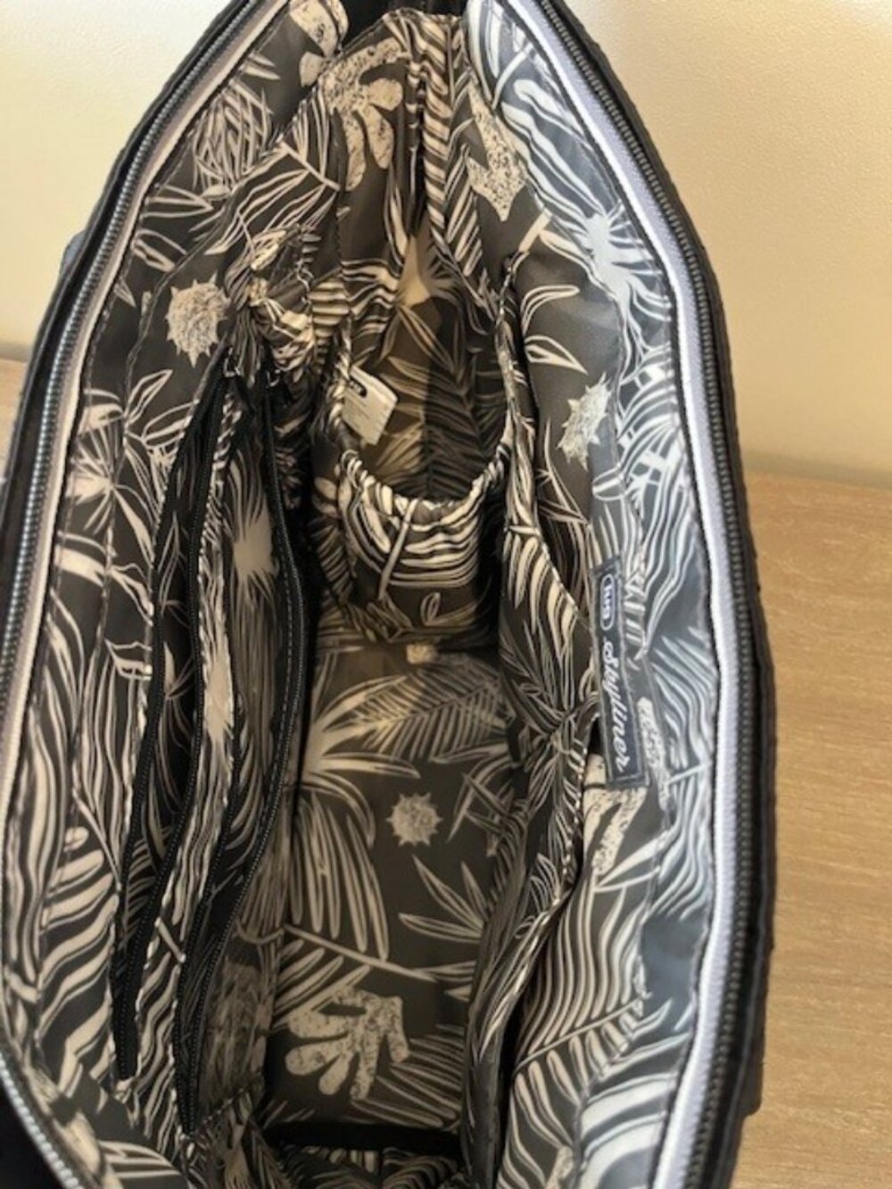 Lug Medium Skyliner Tote - Picture 9 of 14